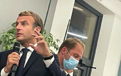 Des stagiaires de l'E2C rencontrent Emmanuel Macron