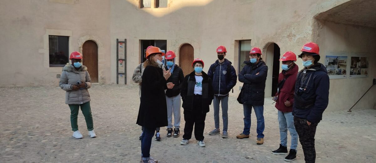 Plusieurs groupes de stagiaires de l’E2C Marseille visitent le Fort Saint-Jean avec ACTA VISTA
